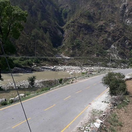 Hotel Inder Place Uttarkashi ภายนอก รูปภาพ