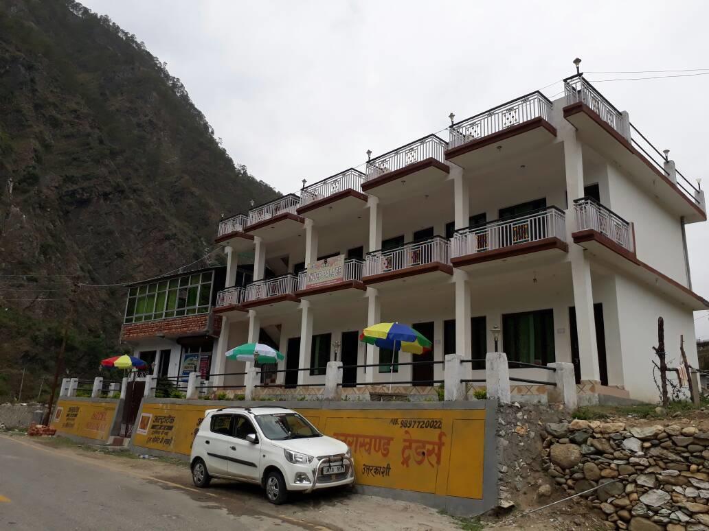 Hotel Inder Place Uttarkashi ภายนอก รูปภาพ
