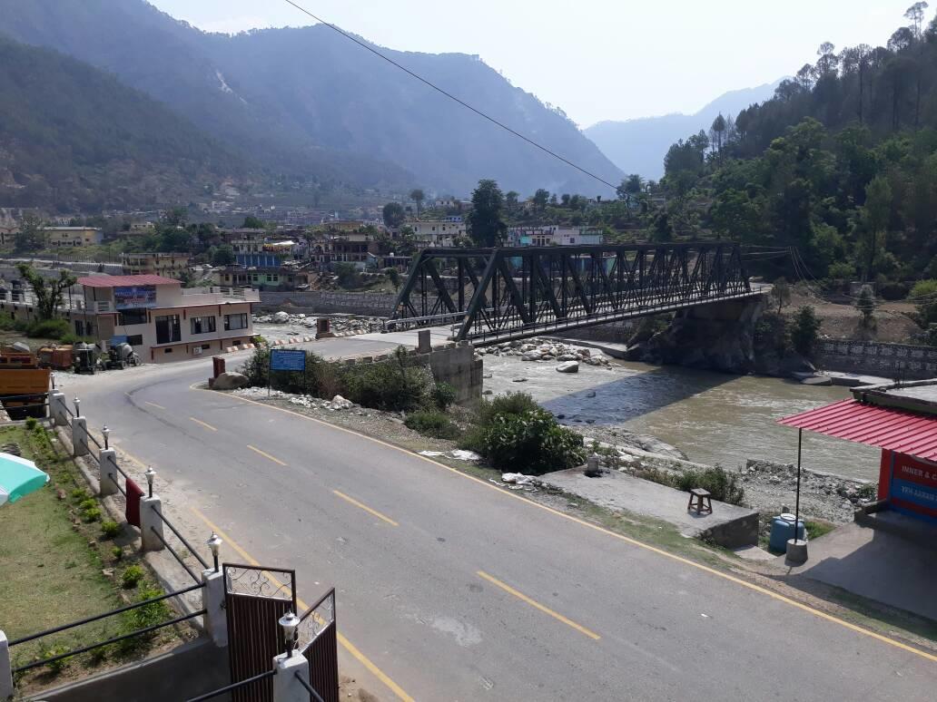 Hotel Inder Place Uttarkashi ภายนอก รูปภาพ