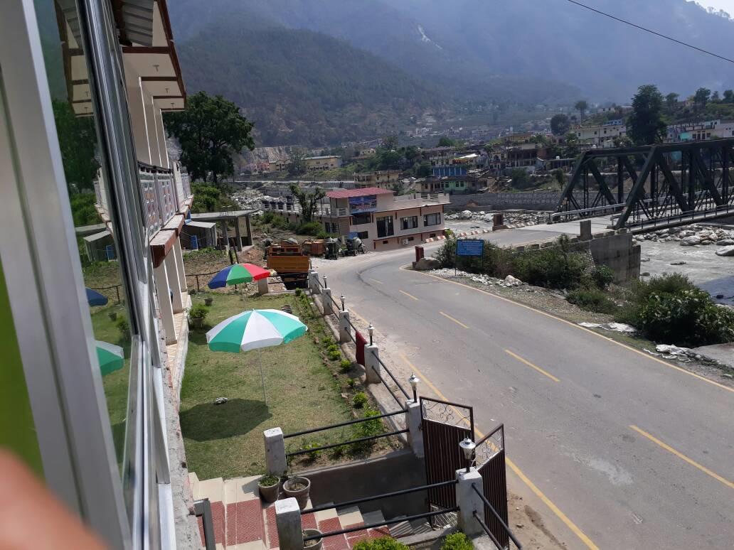 Hotel Inder Place Uttarkashi ภายนอก รูปภาพ